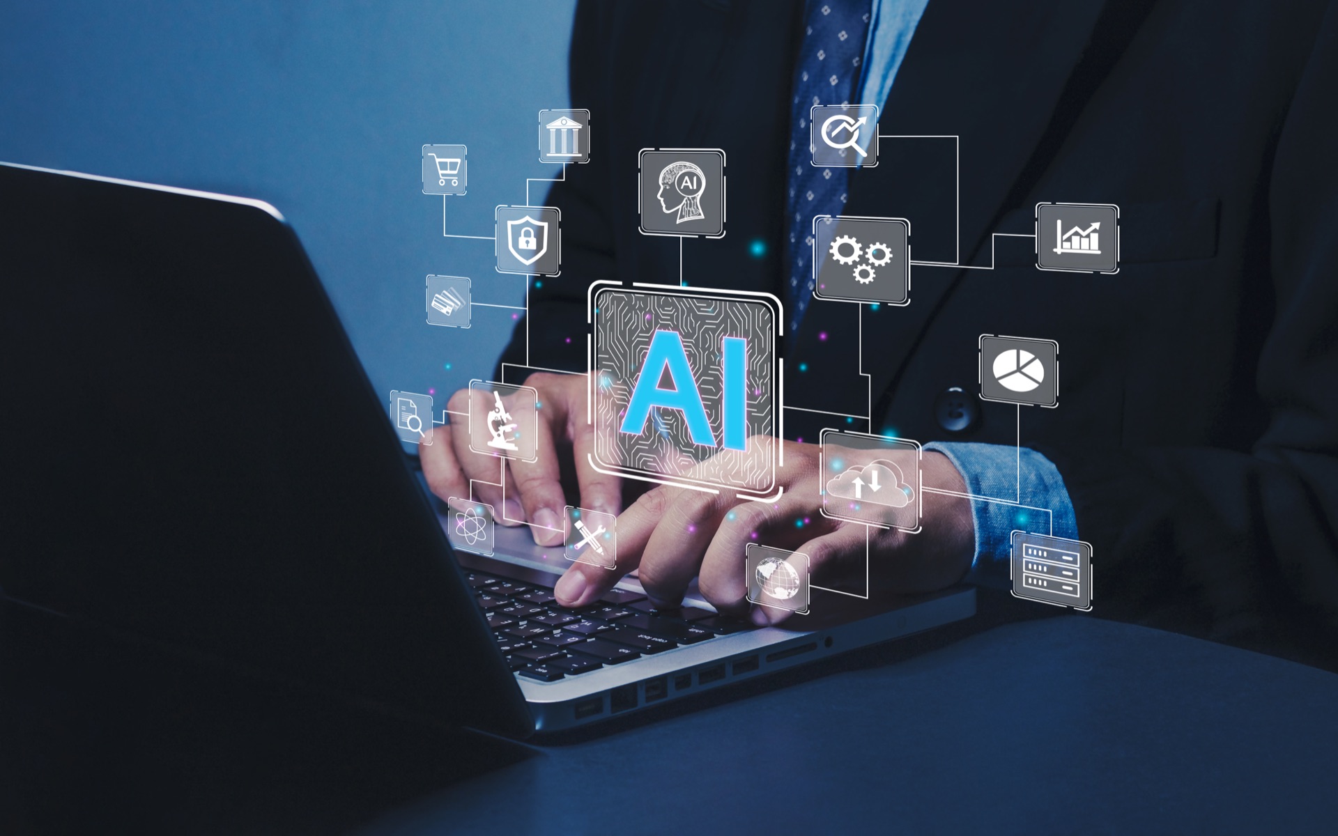 AI-Symbol über Laptop mit vernetzten Icons